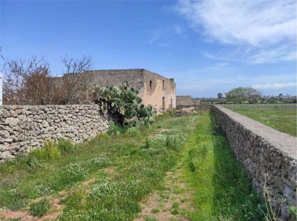 pentavano in vendita a Racale