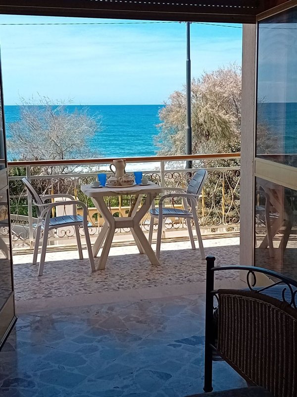 casa indipendente in vendita a Racale in zona Torre Suda