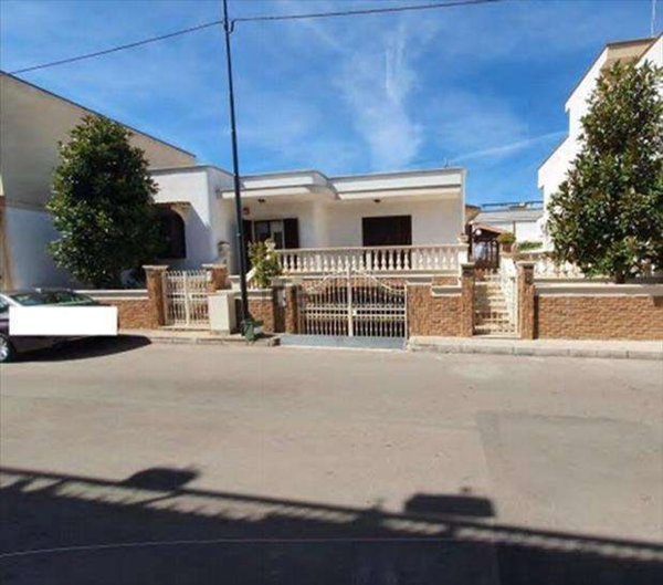 casa indipendente in vendita a Racale