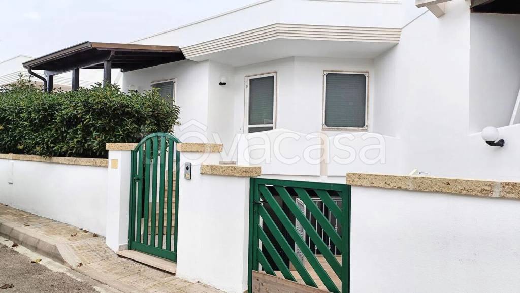 casa indipendente in vendita a Racale in zona Torre Suda