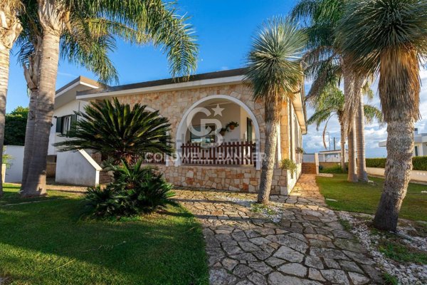 casa indipendente in vendita a Racale