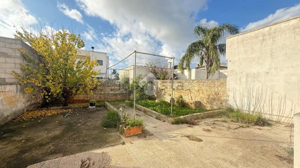 casa indipendente in vendita a Racale