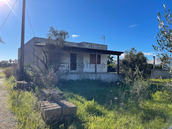 casa indipendente in vendita a Racale in zona Torre Suda