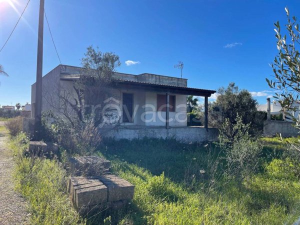 casa indipendente in vendita a Racale in zona Torre Suda