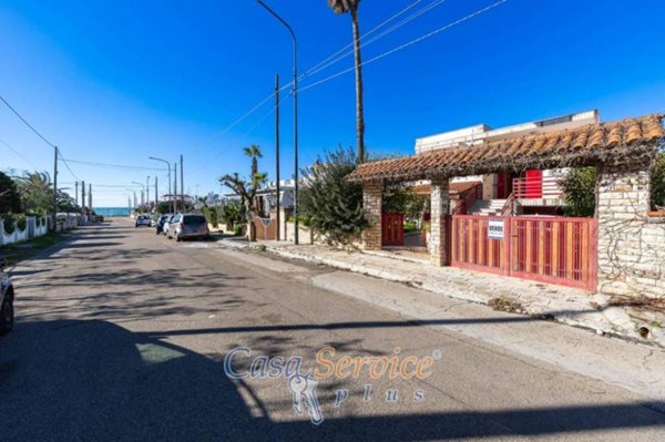 casa indipendente in vendita a Racale in zona Torre Suda