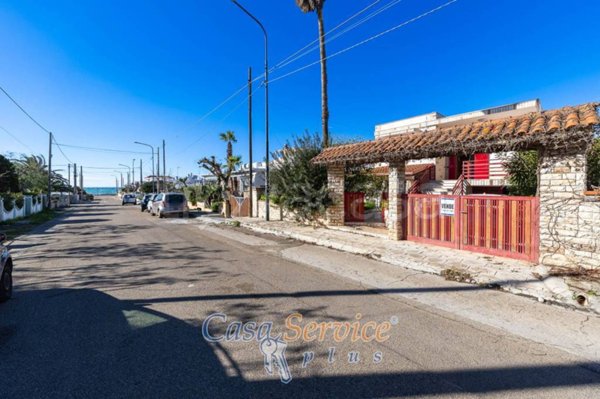 casa indipendente in vendita a Racale in zona Torre Suda