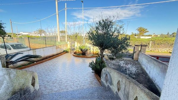 casa indipendente in vendita a Racale in zona Torre Suda