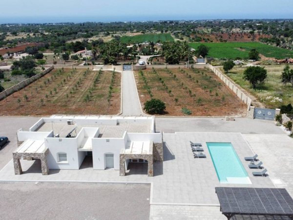 casa indipendente in vendita a Racale in zona Torre Suda