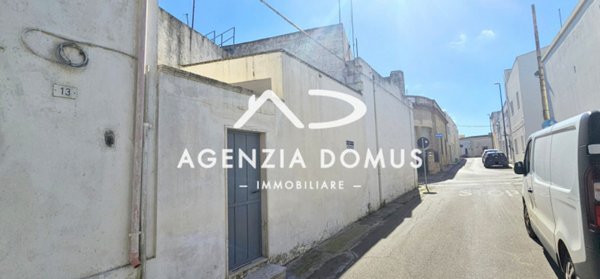 casa indipendente in vendita a Racale in zona Torre Suda