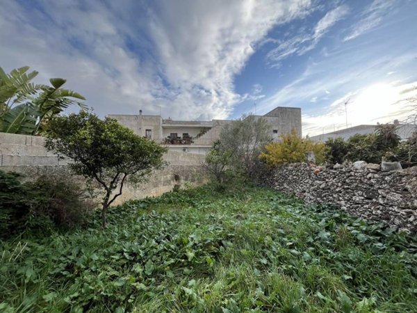 casa indipendente in vendita a Racale in zona Torre Suda