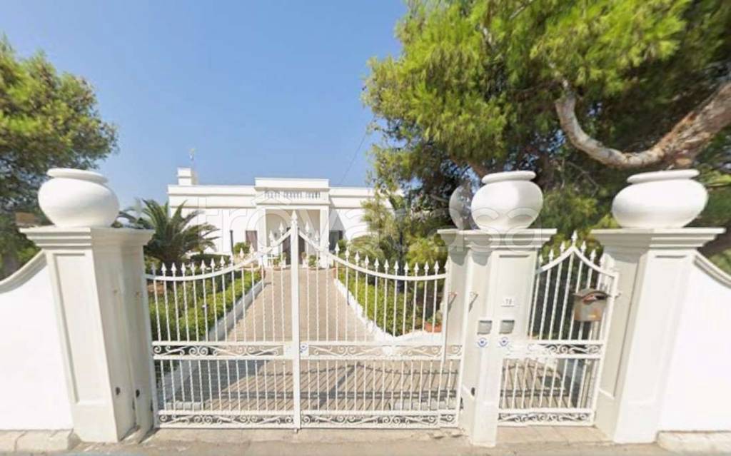 casa indipendente in vendita a Racale in zona Torre Suda