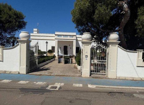 casa indipendente in vendita a Racale in zona Torre Suda