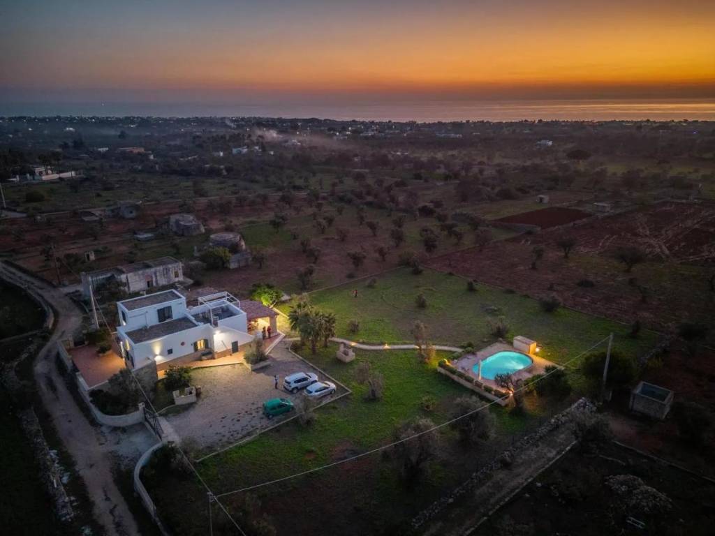 casa indipendente in vendita a Racale in zona Torre Suda