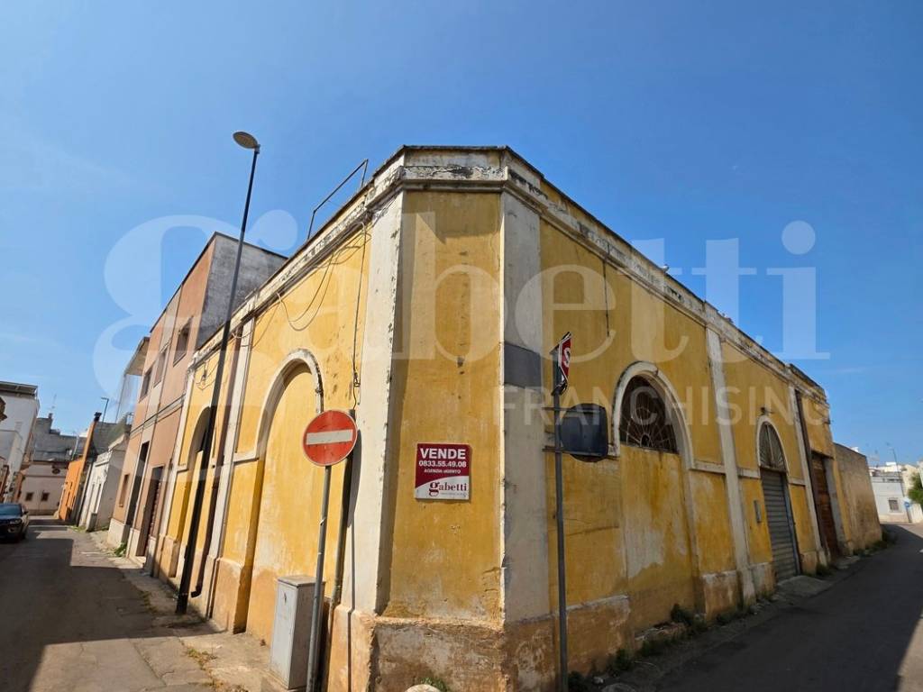 intera palazzina in vendita a Racale