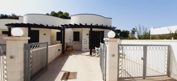 casa indipendente in vendita a Racale in zona Torre Suda