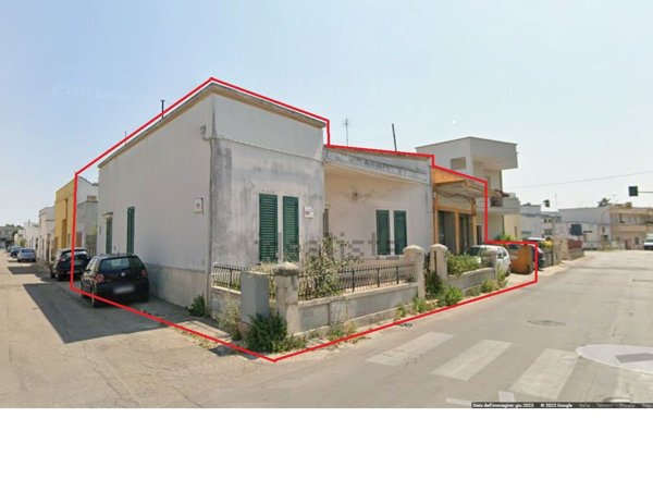 casa indipendente in vendita a Racale