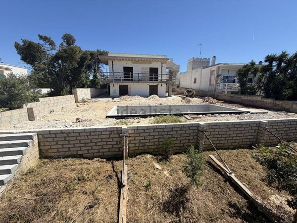 casa indipendente in vendita a Racale in zona Torre Suda