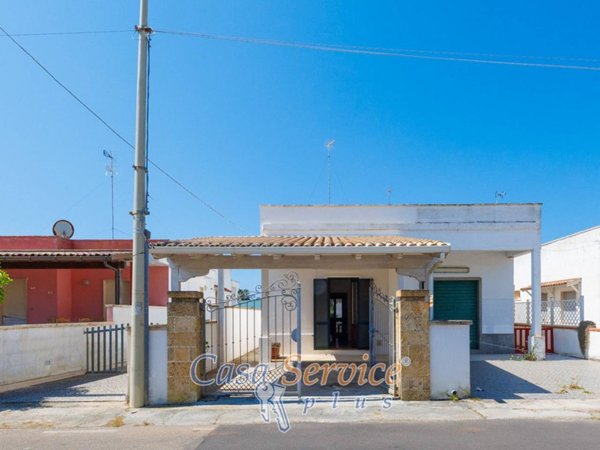 casa indipendente in vendita a Racale in zona Torre Suda