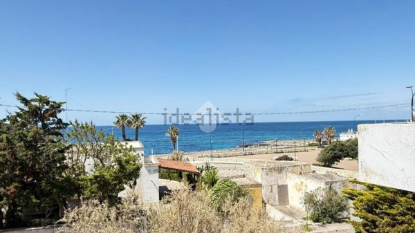 casa indipendente in vendita a Racale in zona Torre Suda