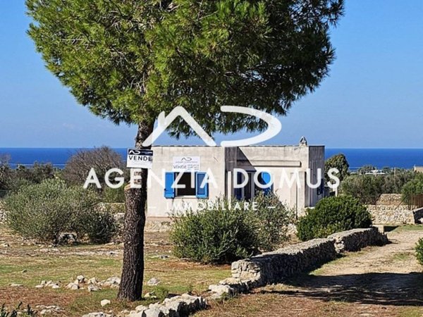 casa indipendente in vendita a Racale in zona Torre Suda