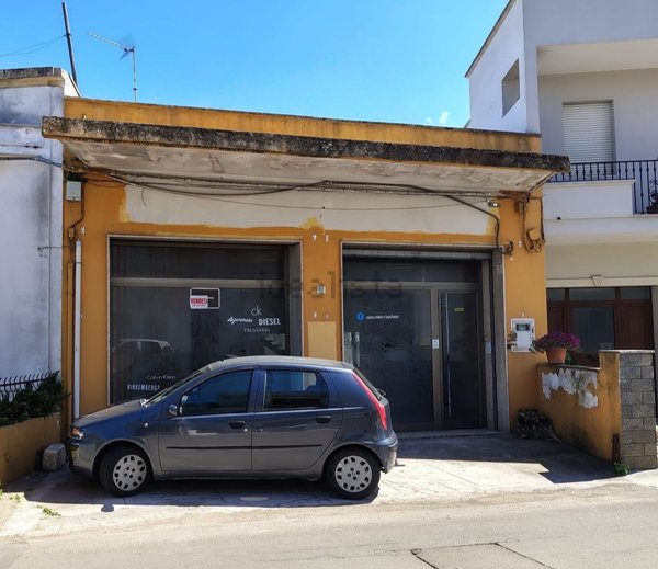 locale commerciale in vendita a Racale