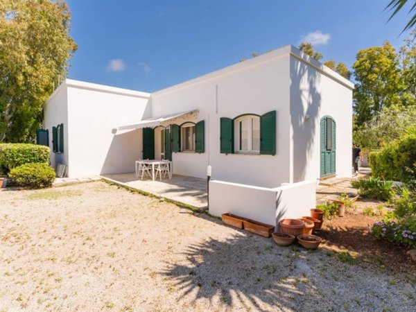 casa indipendente in vendita a Racale in zona Torre Suda