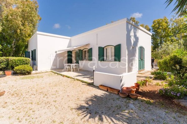 casa indipendente in vendita a Racale in zona Torre Suda