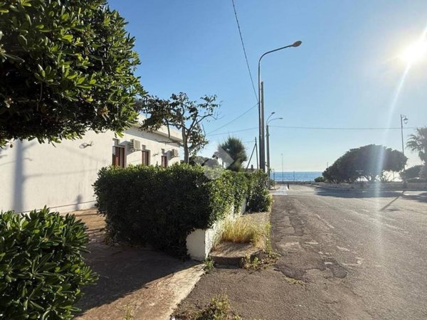casa indipendente in vendita a Racale in zona Torre Suda