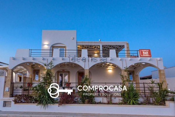 casa indipendente in vendita a Racale in zona Torre Suda