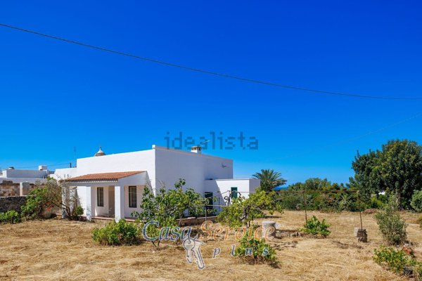 casa indipendente in vendita a Racale in zona Torre Suda