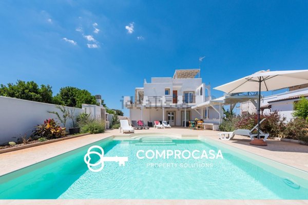 casa indipendente in vendita a Racale in zona Torre Suda