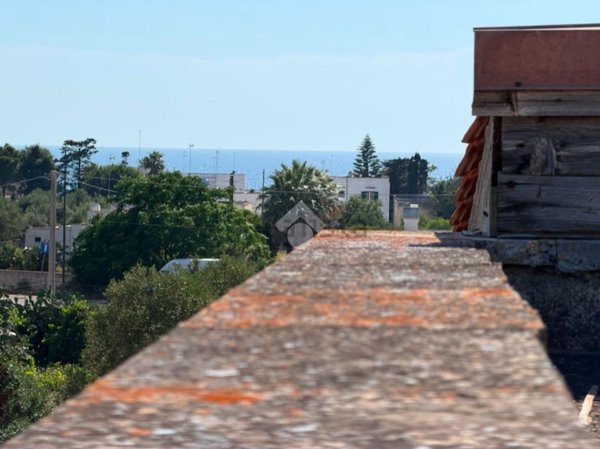 casa indipendente in vendita a Racale in zona Torre Suda