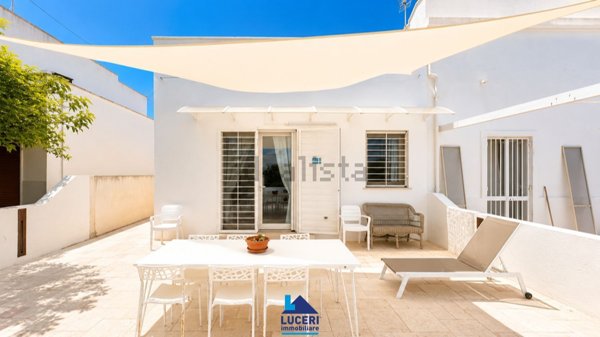 casa indipendente in vendita a Racale in zona Torre Suda
