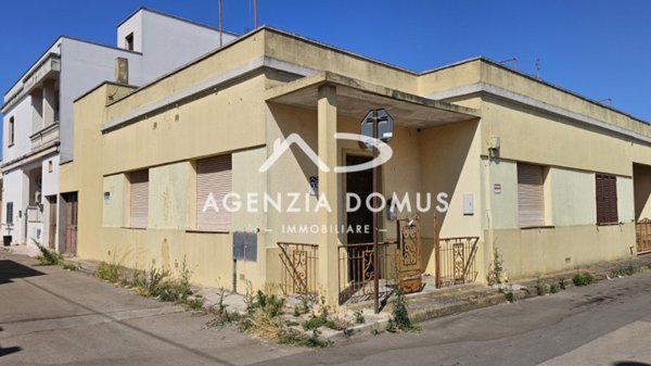 casa indipendente in vendita a Racale
