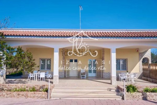 casa indipendente in vendita a Racale in zona Torre Suda