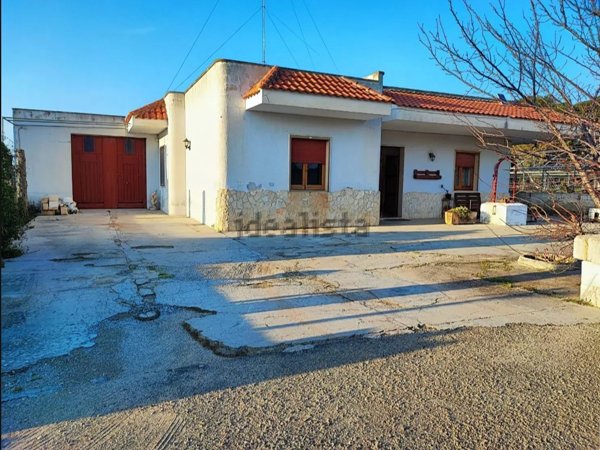 casa indipendente in vendita a Racale in zona Torre Suda