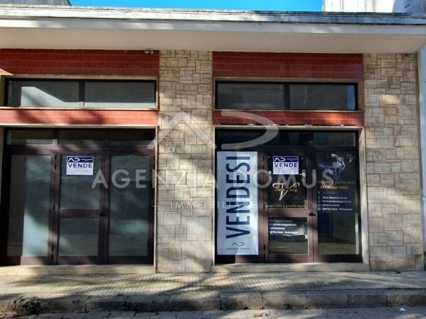 locale commerciale in vendita a Racale