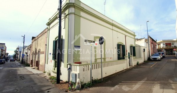 casa indipendente in vendita a Racale