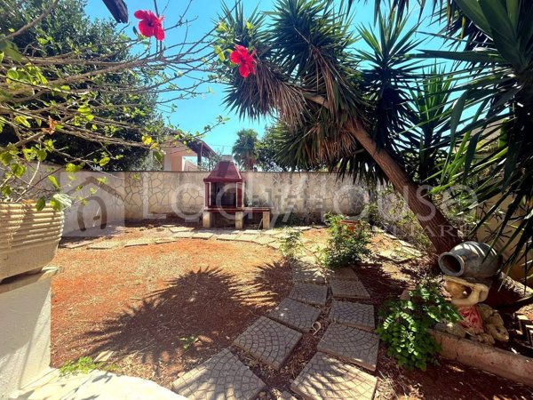 casa indipendente in vendita a Racale in zona Torre Suda