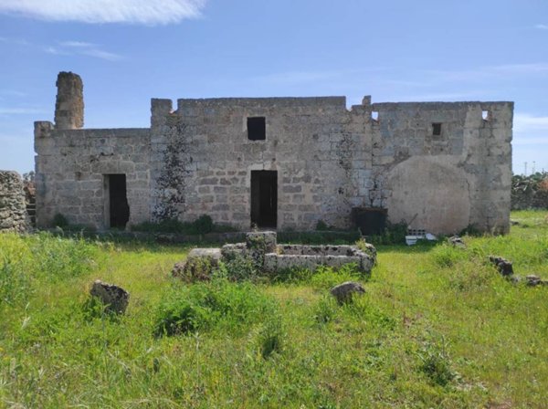 pentavano in vendita a Racale in zona Torre Suda