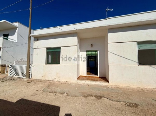casa indipendente in vendita a Racale in zona Torre Suda