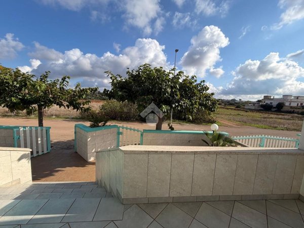 casa indipendente in vendita a Racale in zona Torre Suda
