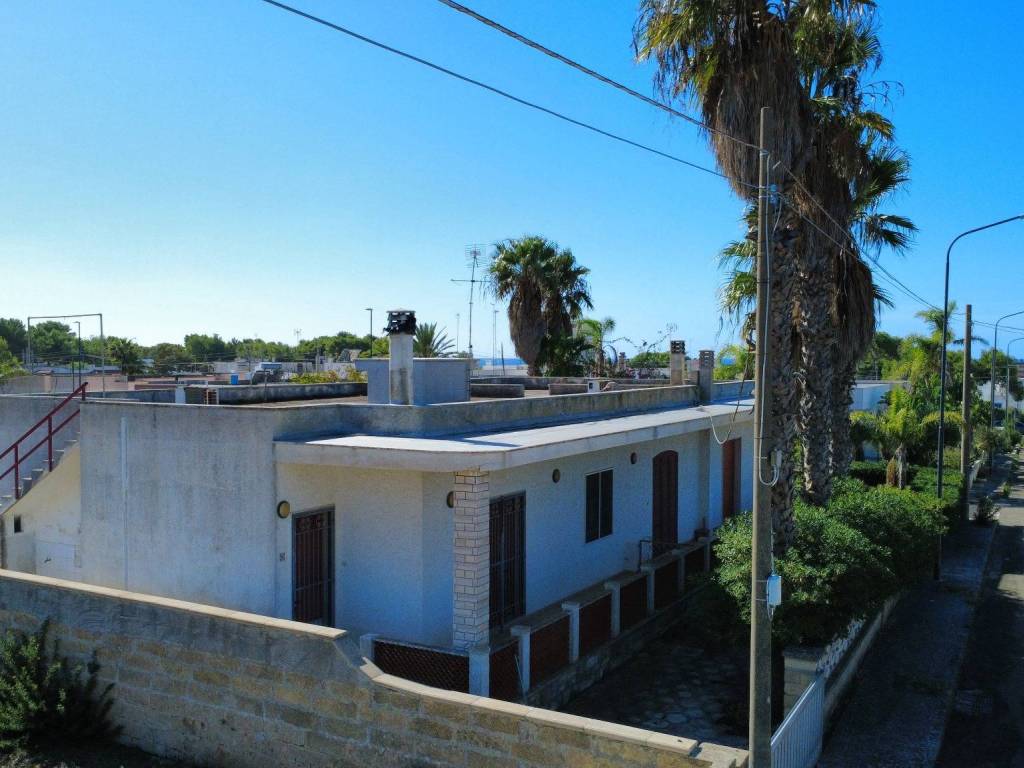 casa indipendente in vendita a Racale in zona Torre Suda