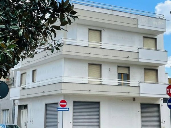 intera palazzina in vendita a Salice Salentino