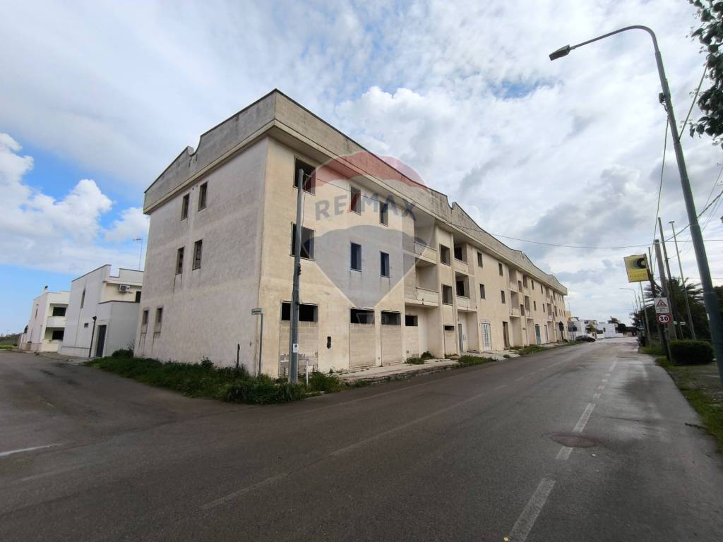 intera palazzina in vendita a Salice Salentino