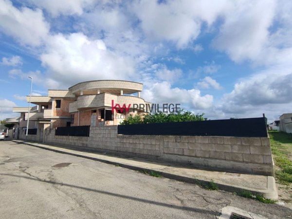 casa indipendente in vendita a Salice Salentino