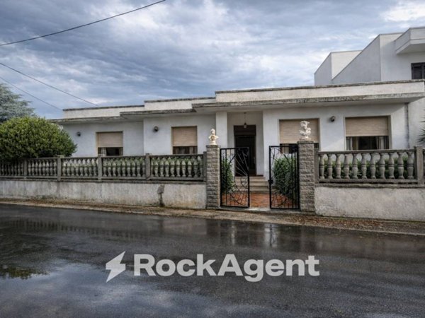 casa indipendente in vendita a Salice Salentino