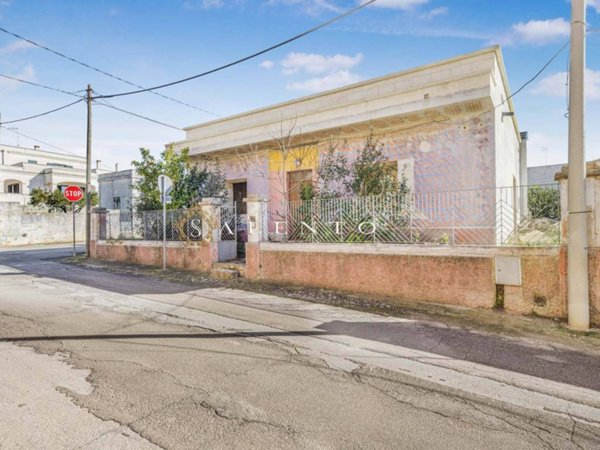 casa indipendente in vendita a Salve in zona Lido Marini