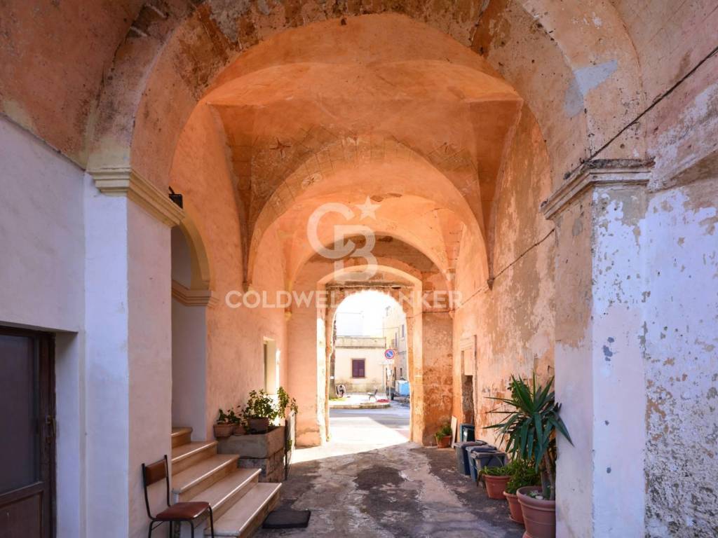 intera palazzina in vendita a Salve in zona Ruggiano