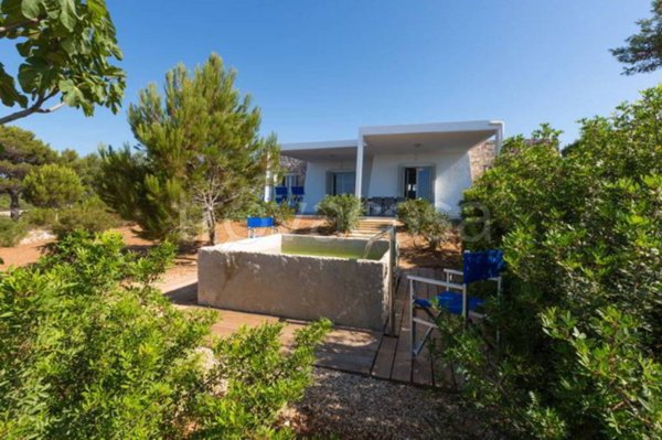 casa indipendente in vendita a Salve in zona Torre Pali